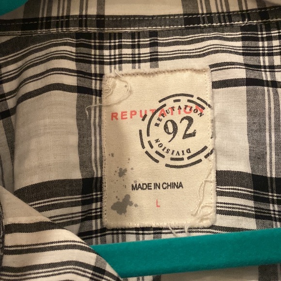 Reputation 92 button-up - Picture 2 of 3